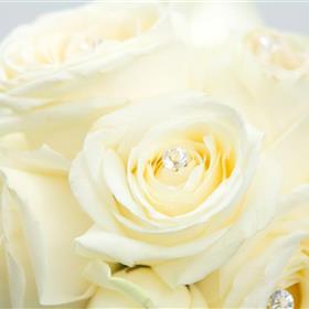 fwthumbWhite Rose Bridal Bouquet Close Up.jpg